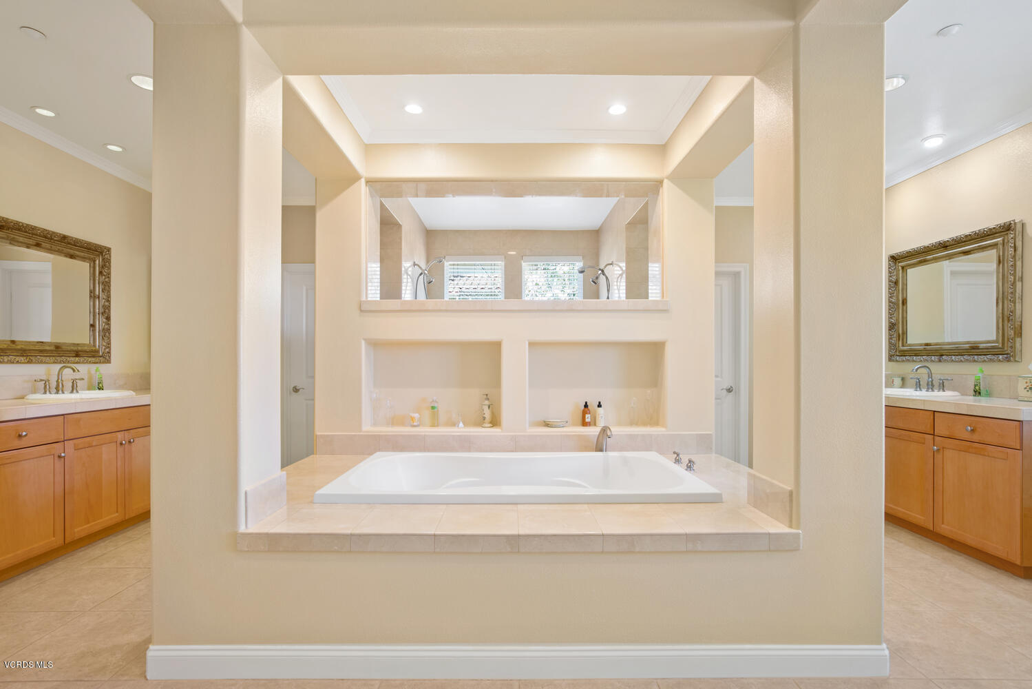 477 Vineyard Drive Simi Valley, CA 93065 - Photo 41 of 65 477 Vineyard Dr Simi Valley CA-large-041