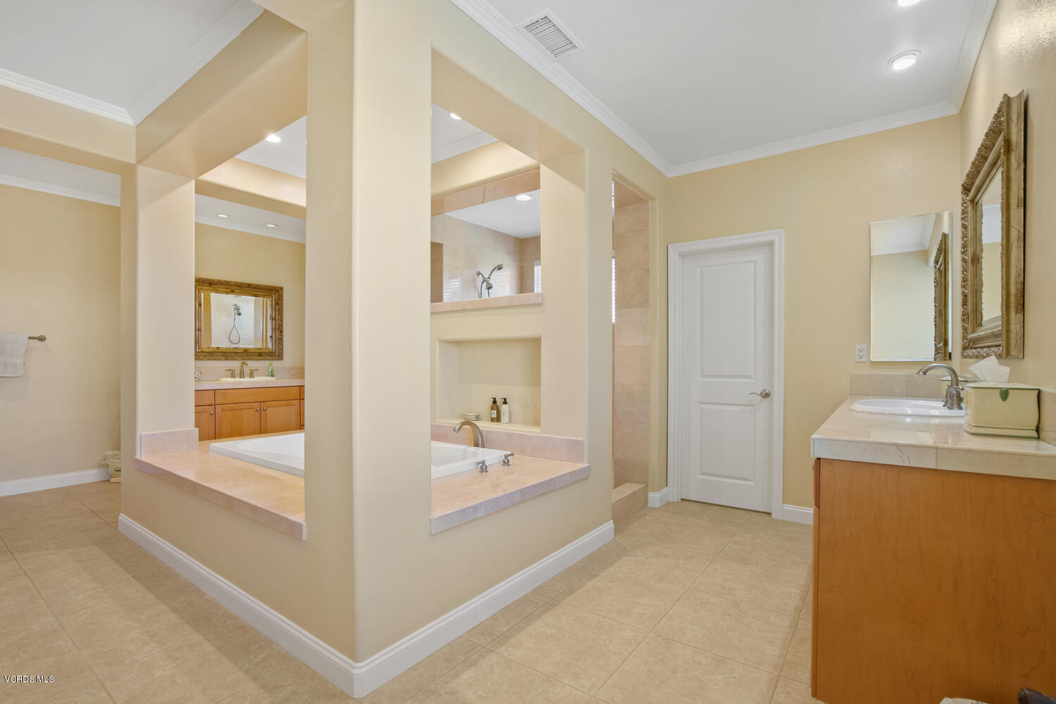 477 Vineyard Drive Simi Valley, CA 93065 - Photo 42 of 65 a bathroom with a tub sink and mirror