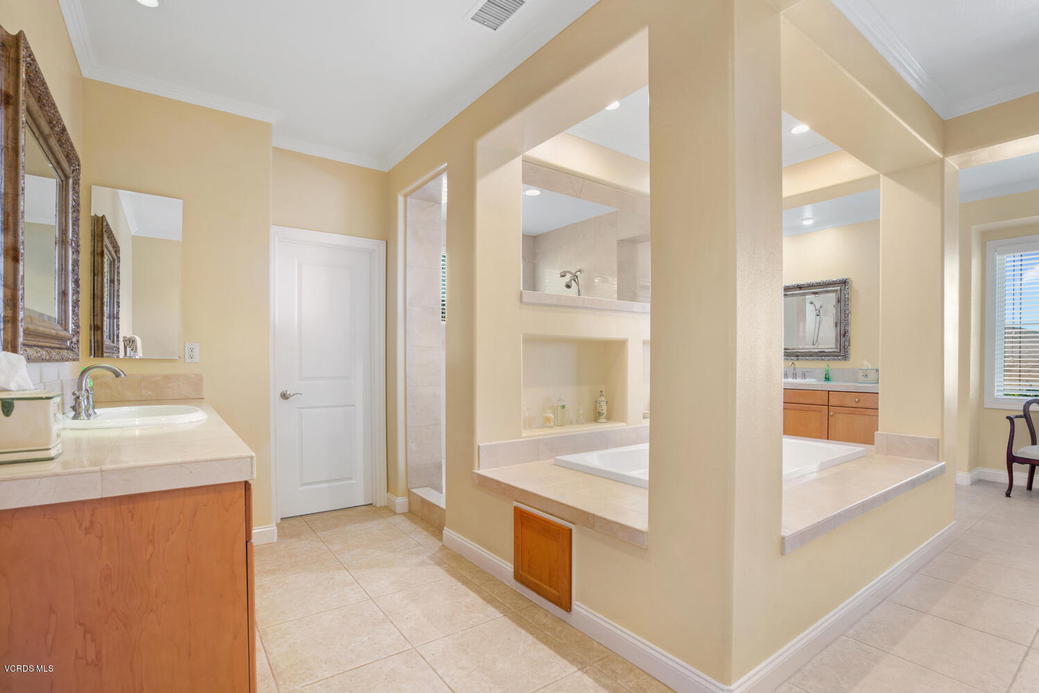 477 Vineyard Drive Simi Valley, CA 93065 - Photo 43 of 65 a spacious bathroom with a tub sink and mirror