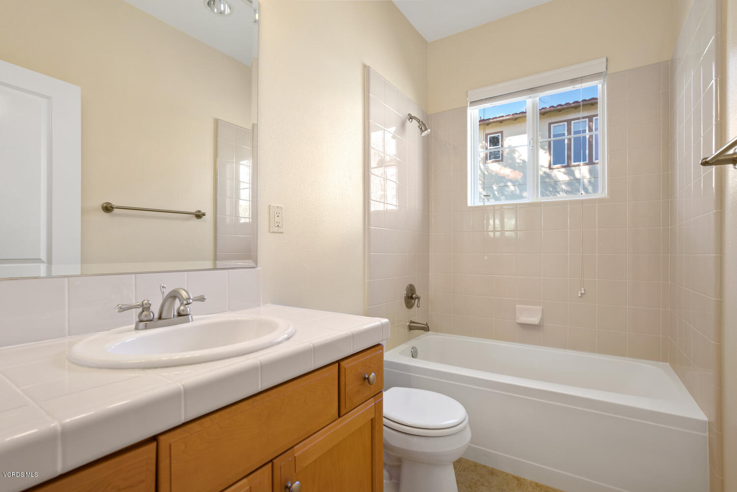 477 Vineyard Drive Simi Valley, CA 93065 - Photo 46 of 65 a bathroom with a sink toilet and a bathtub