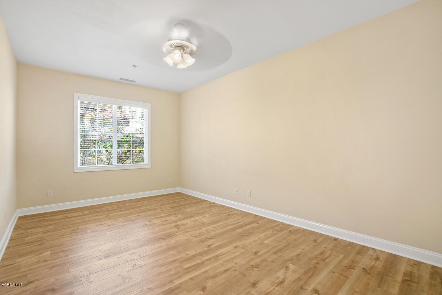 477 Vineyard Drive Simi Valley, CA 93065 - Photo 49 of 65 an empty room with a window