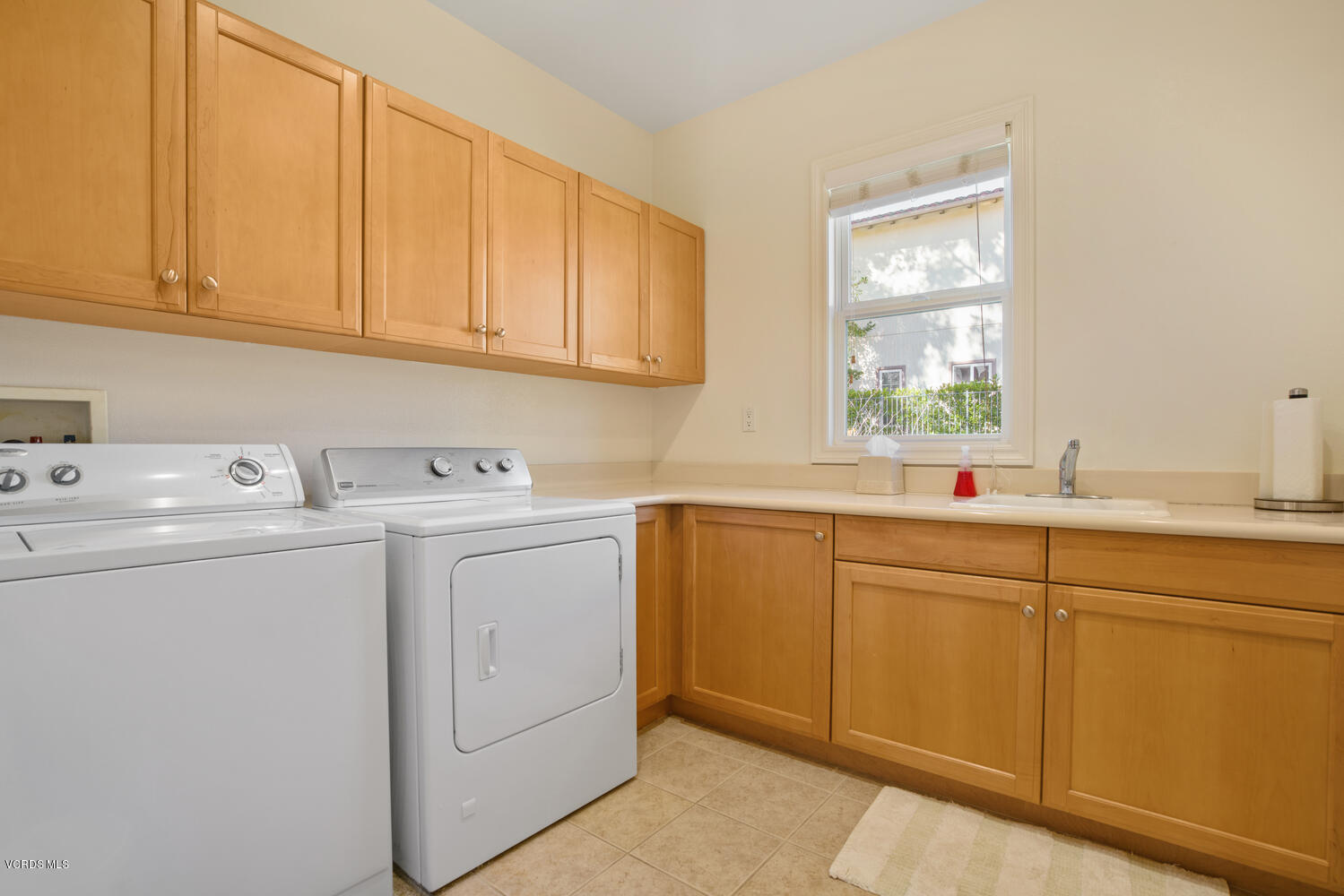 477 Vineyard Drive Simi Valley, CA 93065 - Photo 51 of 65 a utility room with sink dryer and washer