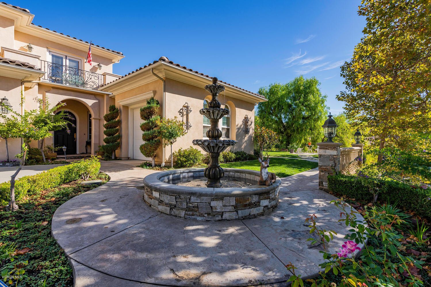 477 Vineyard Drive Simi Valley, CA 93065 - Photo 52 of 65 a front view of a house with garden
