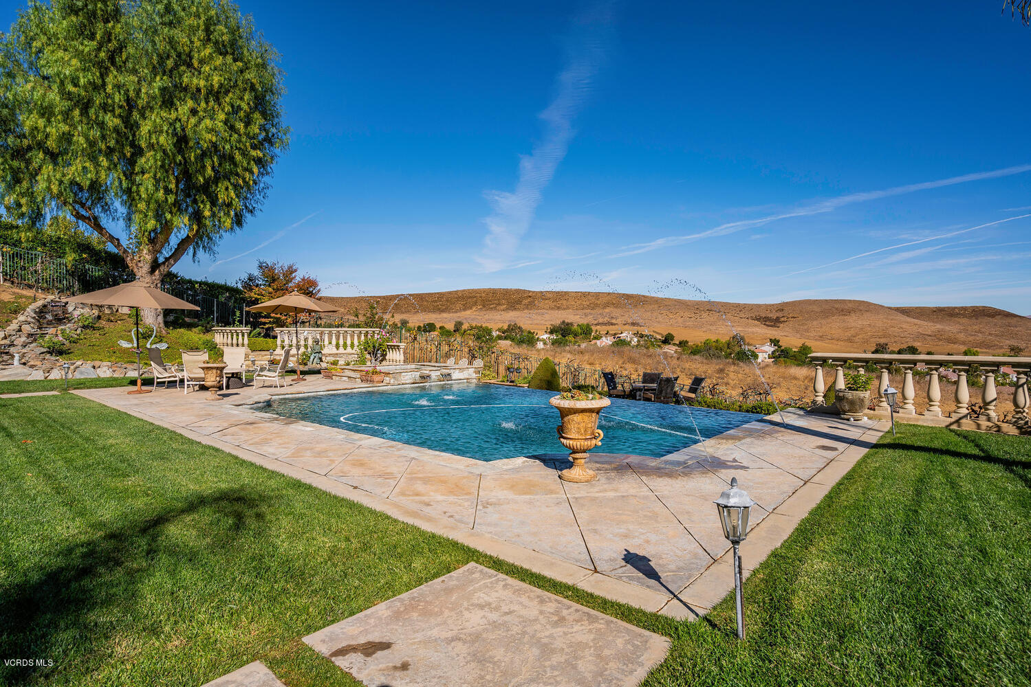 477 Vineyard Drive Simi Valley, CA 93065 - Photo 62 of 65 a view of a city