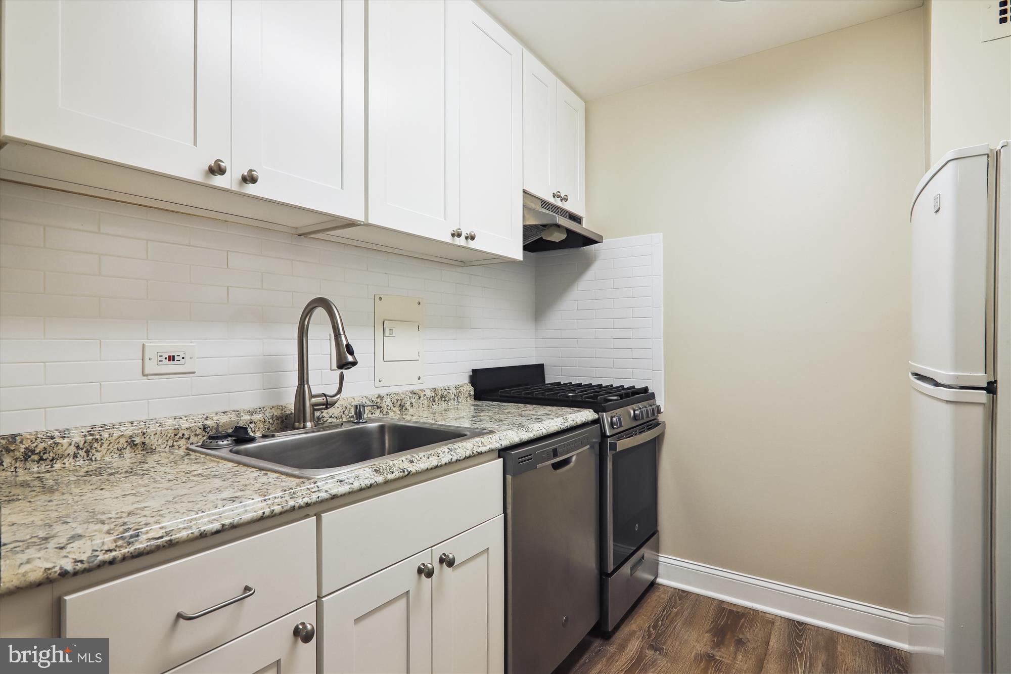 1900 Lyttonsville Road, Unit 310 Silver Spring, MD 20910 - Photo 18 of 48 Kitchen