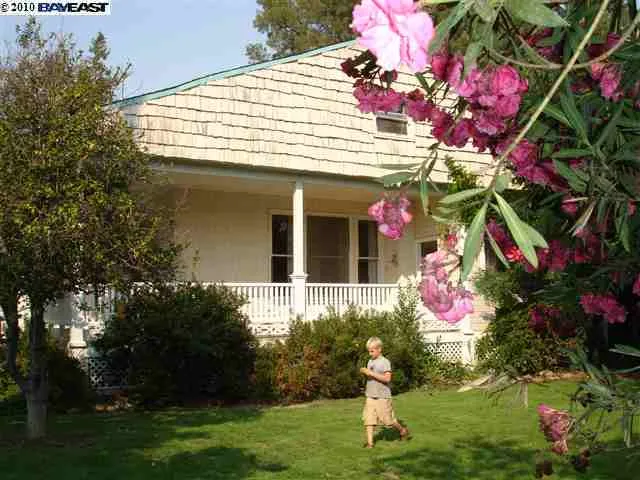 a view of a house with a yard and fountain