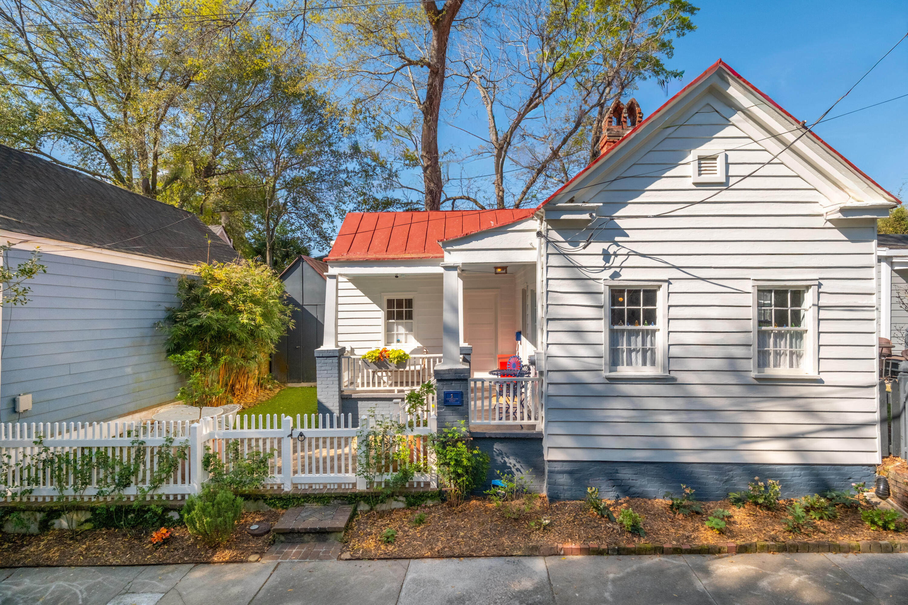 1 Sutherland Court Charleston, SC 29403 - Photo 2 of 39 1 Sutherland Ct_Eterna_Media-40
