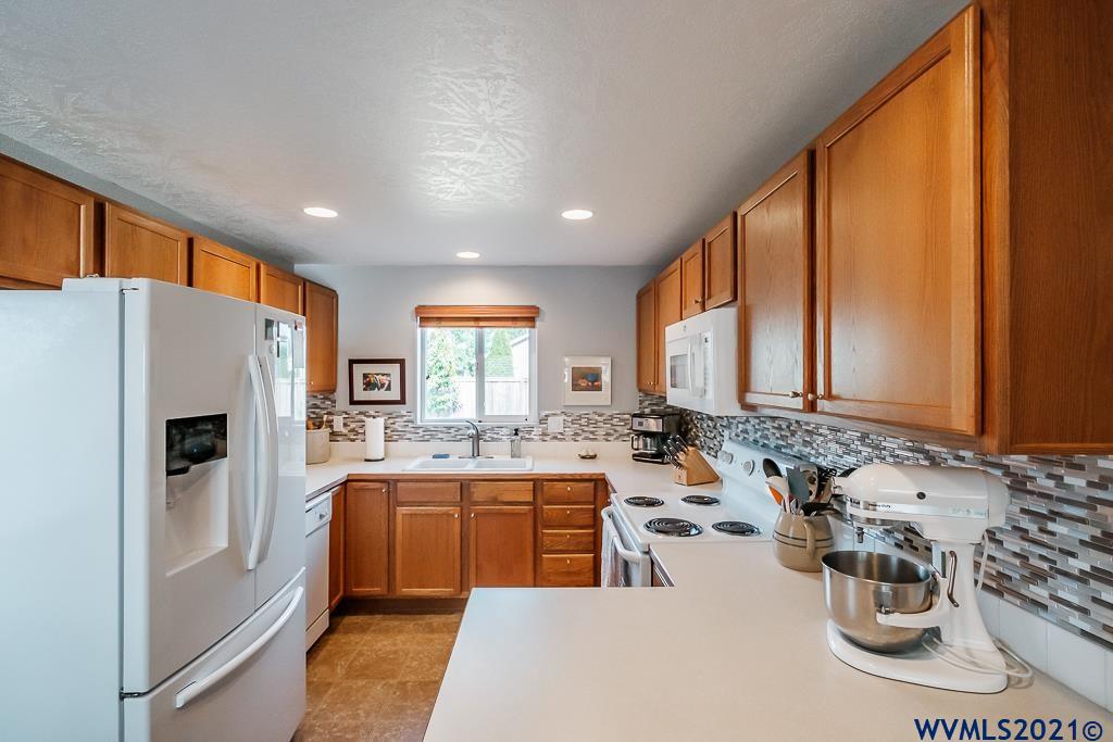 237 Clover Ridge Road Northeast Albany, OR 97322 - Photo 12 of 36