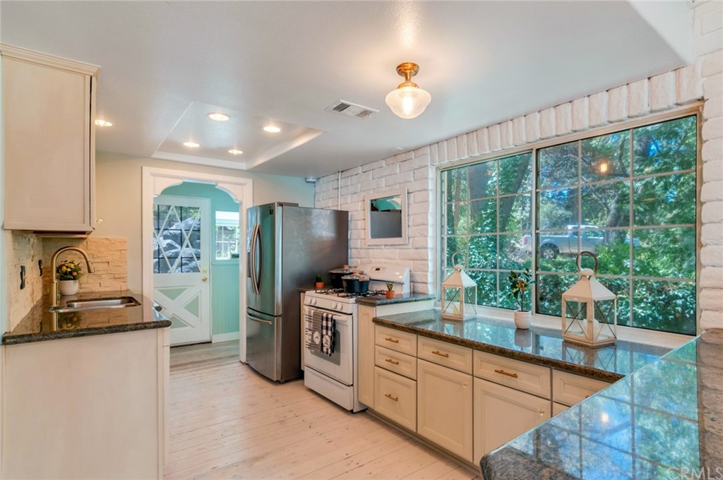 39478 Canyon Drive Forest Falls, CA 92339 - Photo 6 of 49