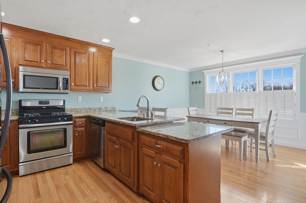 32 Edmonds Circle, Unit 32 Northbridge, MA 01588 - Photo 3 of 36