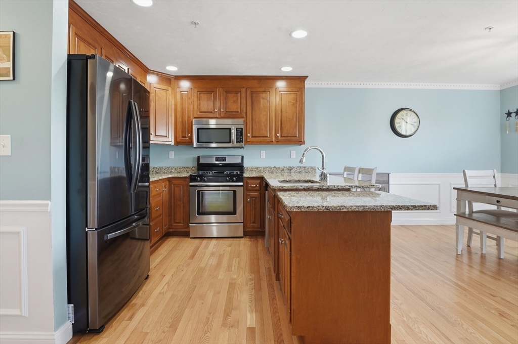 32 Edmonds Circle, Unit 32 Northbridge, MA 01588 - Photo 4 of 36