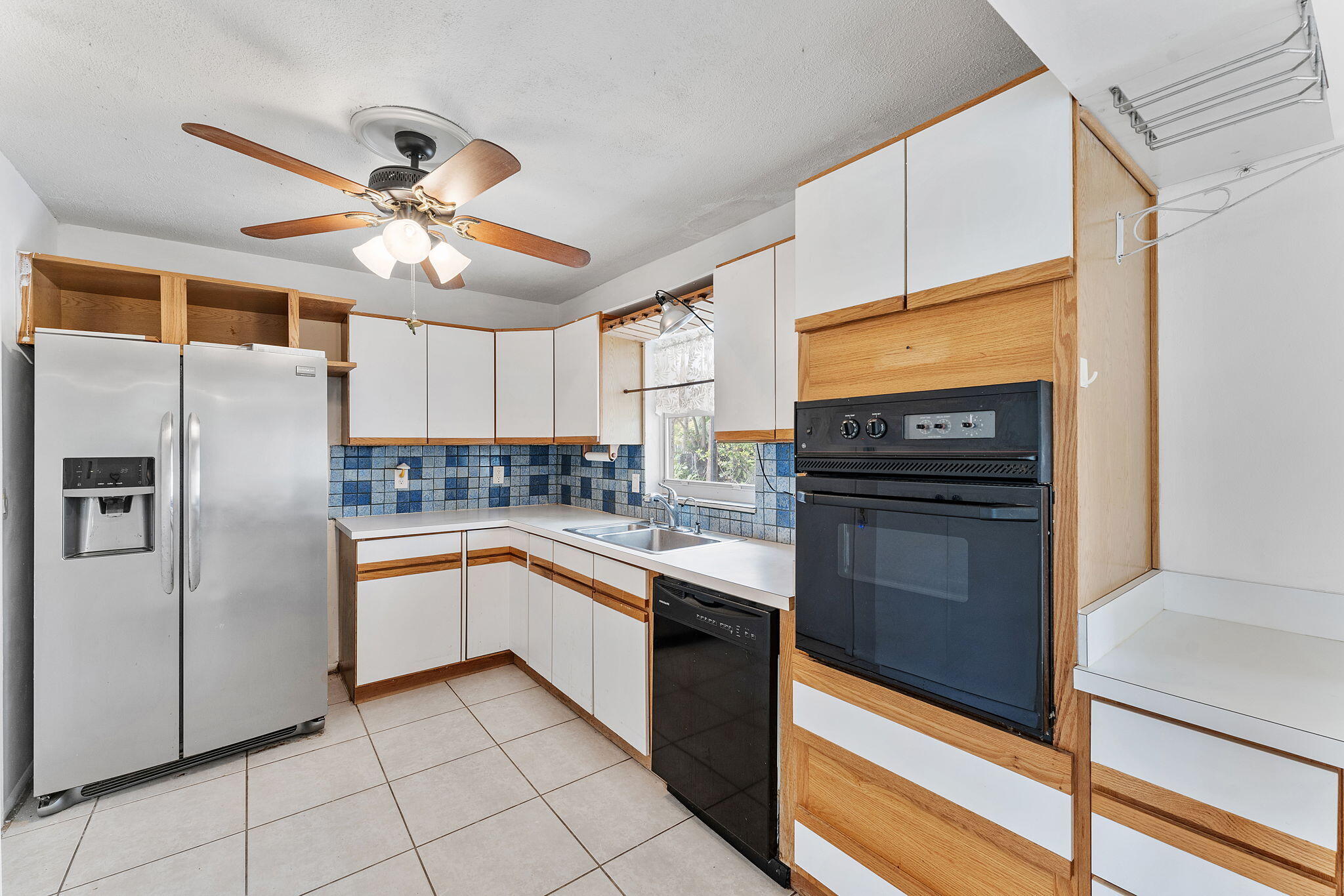 19592 Colorado Circle Boca Raton, FL 33434 - Photo 15 of 32 Kitchen Area with Aplliances