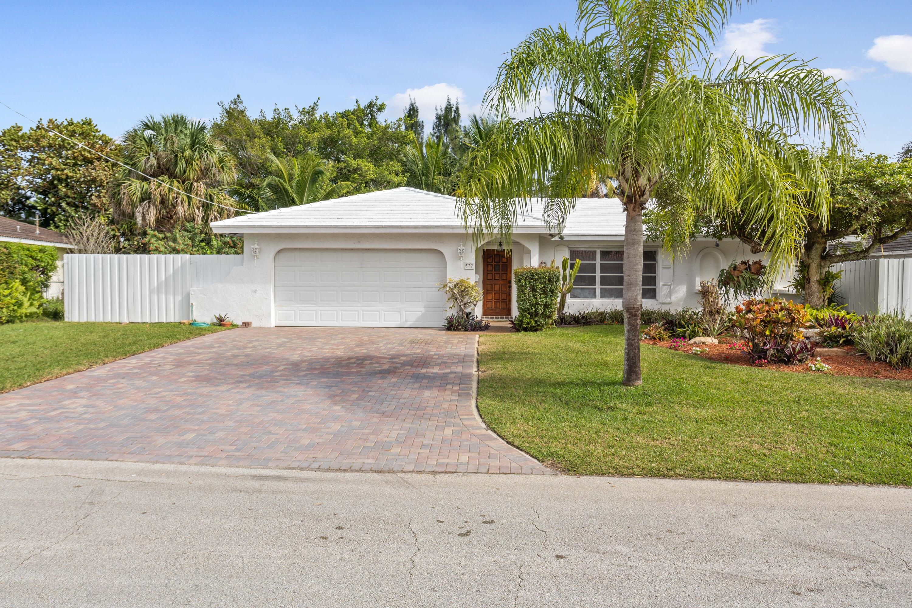 572 Northwest 11th Avenue Boca Raton, FL 33486 - Photo 1 of 35 Street View