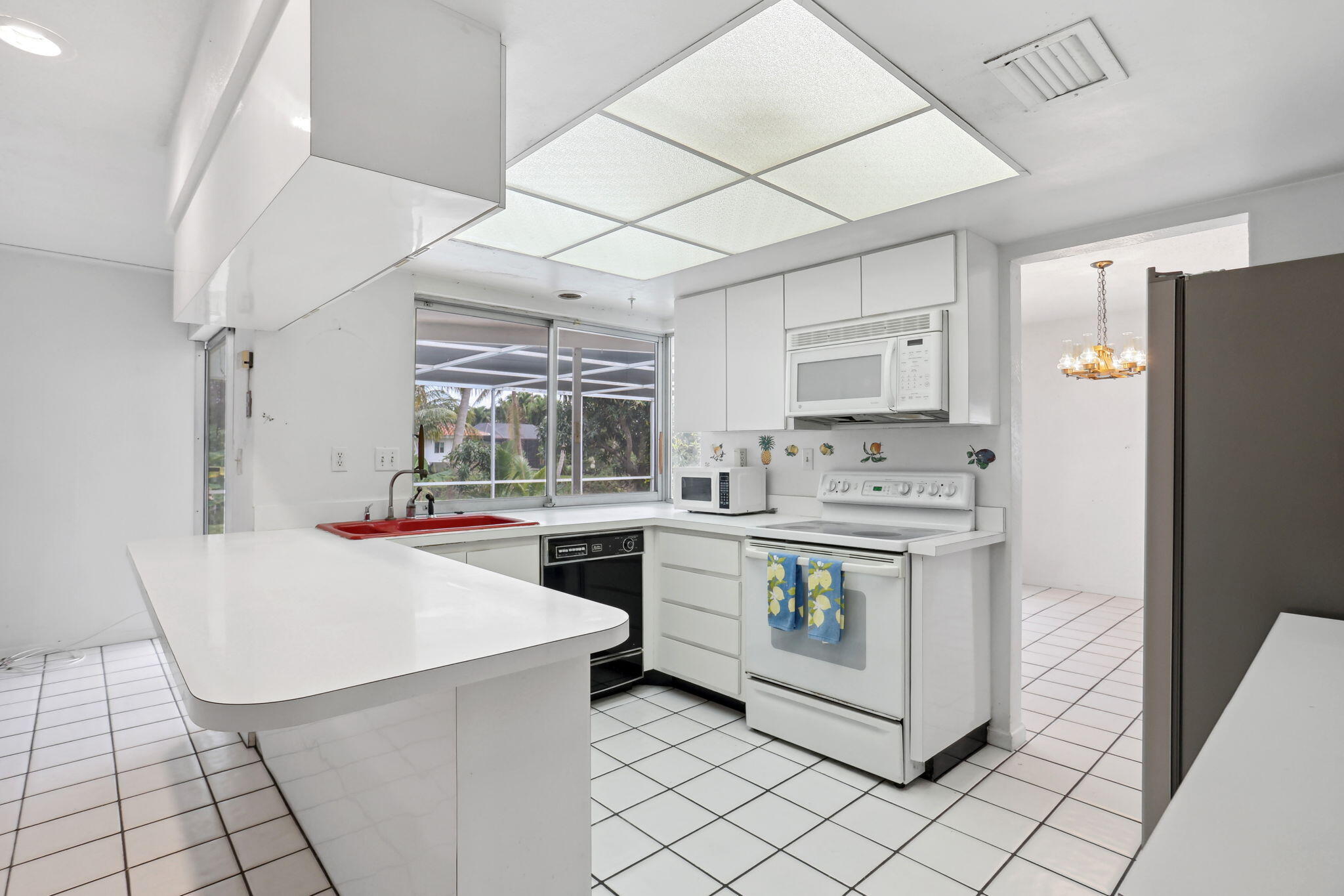 572 Northwest 11th Avenue Boca Raton, FL 33486 - Photo 24 of 35 24-web-or-mls-0E2A8427
