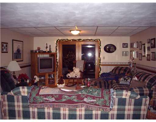 40 Kelly Road Washington, PA 15301 - Photo 8 of 15 Family Room.