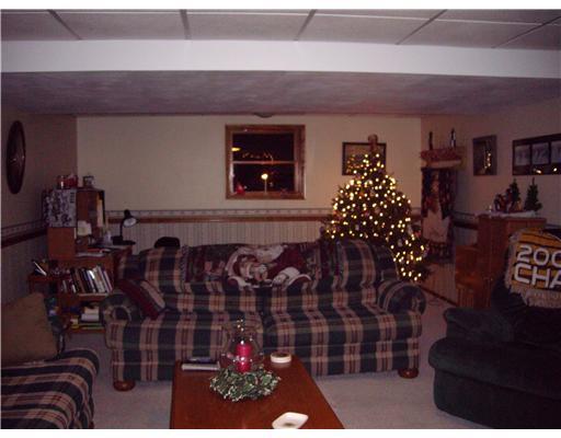 40 Kelly Road Washington, PA 15301 - Photo 9 of 15 Family Room.