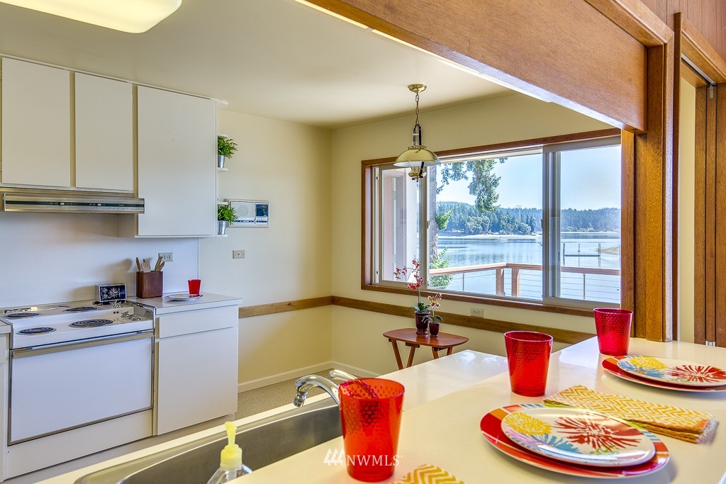 15554 Virginia Point Road Northeast Poulsbo, WA 98370 - Photo 11 of 25 Gallery Image 11