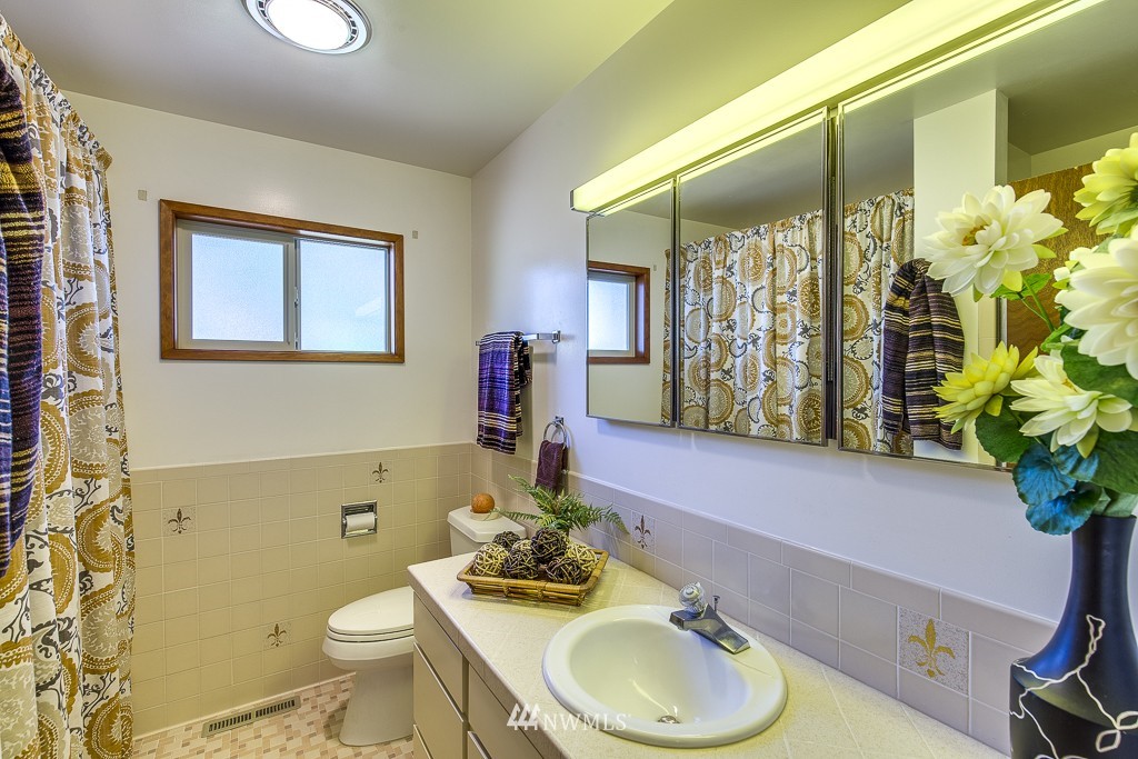 15554 Virginia Point Road Northeast Poulsbo, WA 98370 - Photo 19 of 25 Gallery Image 19