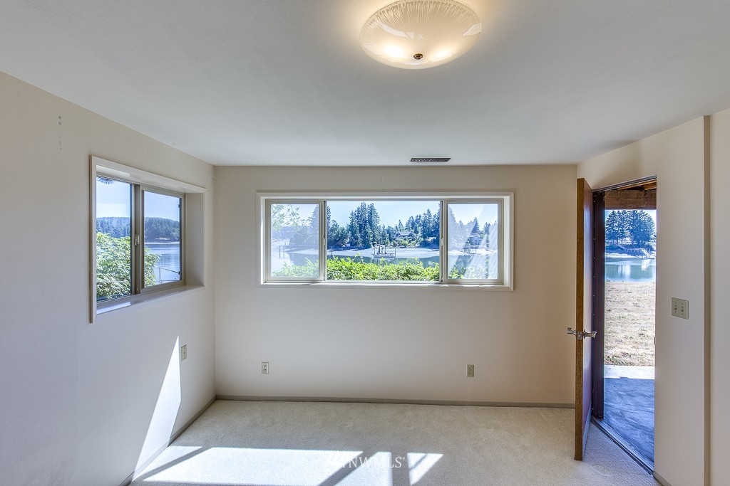 15554 Virginia Point Road Northeast Poulsbo, WA 98370 - Photo 21 of 25 Gallery Image 21