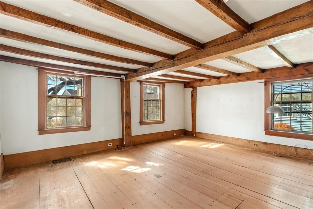 29-31 Circle Street Marblehead, MA 01945 - Photo 6 of 37