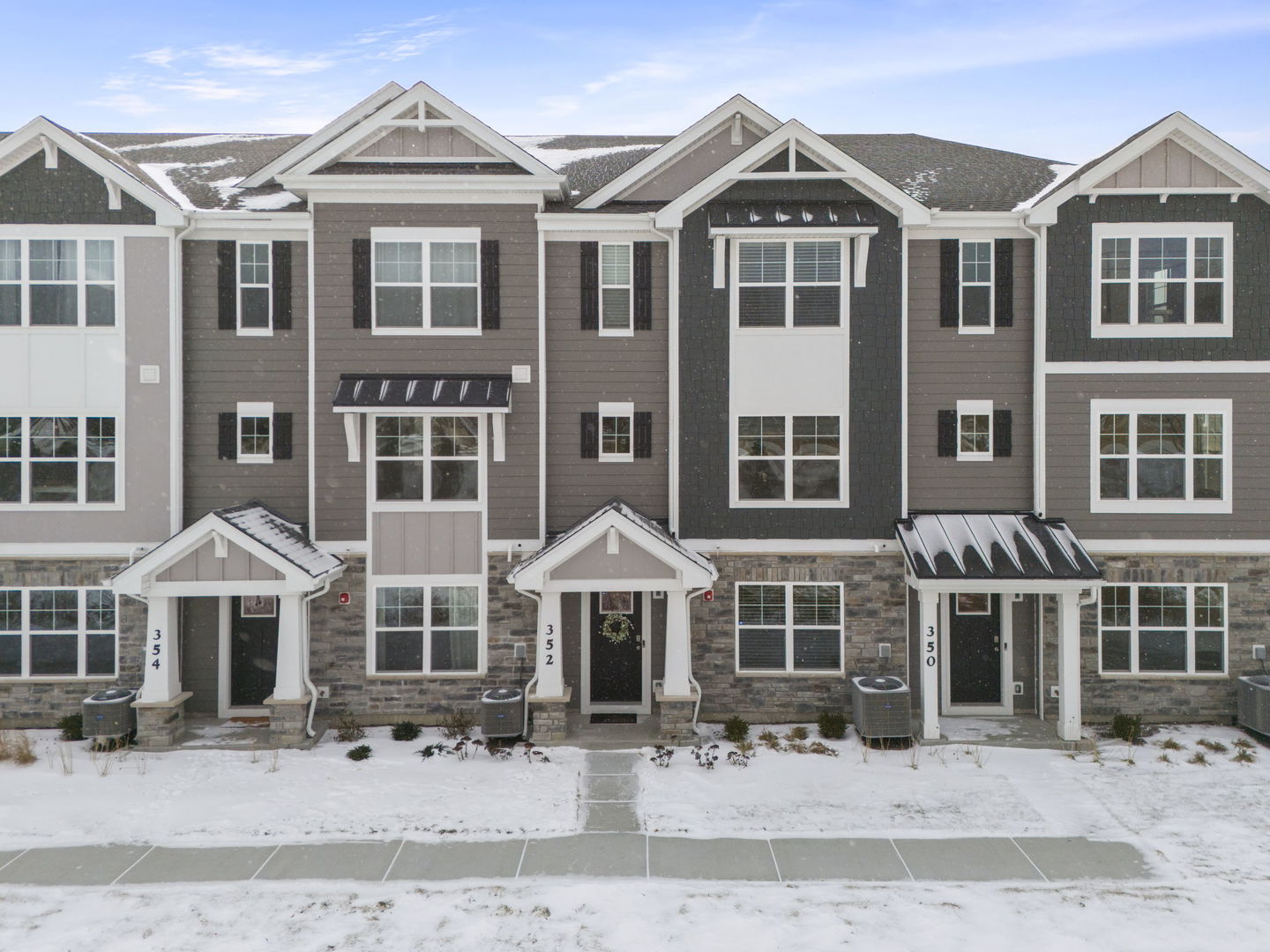 352 Bridgeview Court St. Charles, IL 60174 - Photo 1 of 20