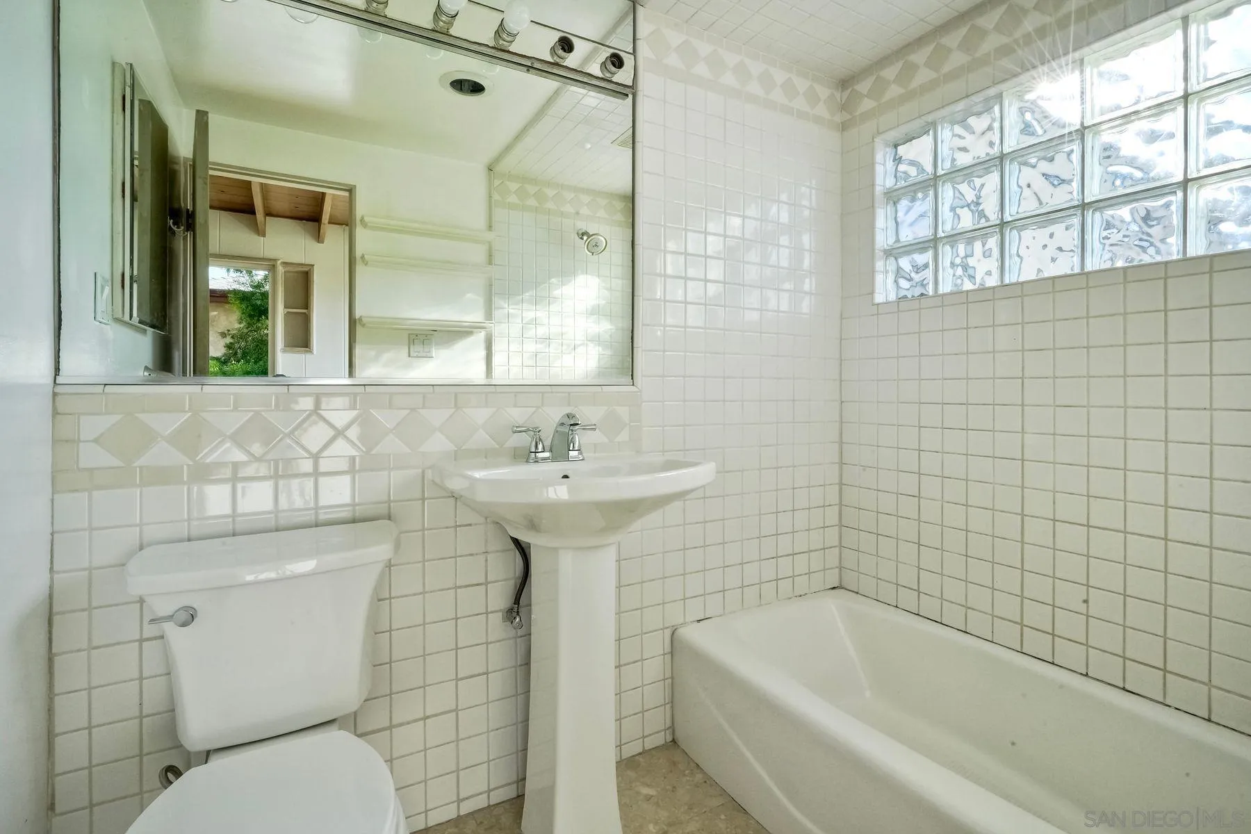 4692 Niagara Avenue San Diego, CA 92107 - Photo 26 of 62 a bathroom with a sink toilet and bathtub
