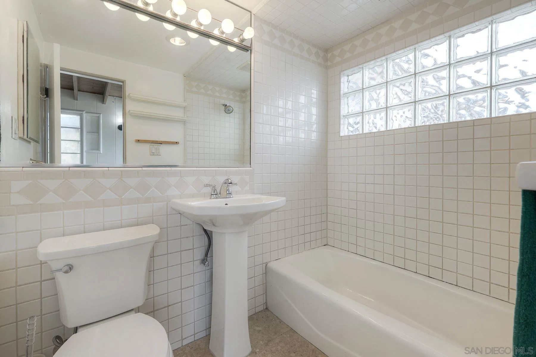 4692 Niagara Avenue San Diego, CA 92107 - Photo 56 of 62 a bathroom with a sink toilet and bathtub