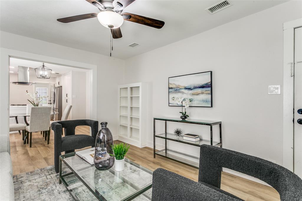 612 East Wall Street Grapevine, TX 76051 - Photo 9 of 33