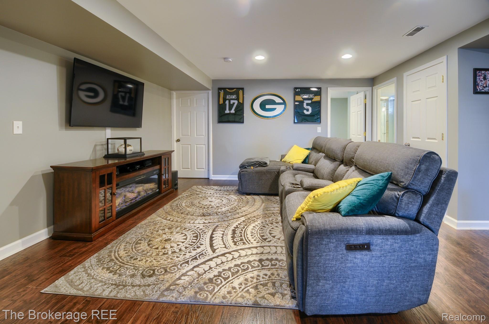 6321 East River Road Flushing, MI 48433 - Photo 33 of 49 DSC_6995-HDR(5).jpg