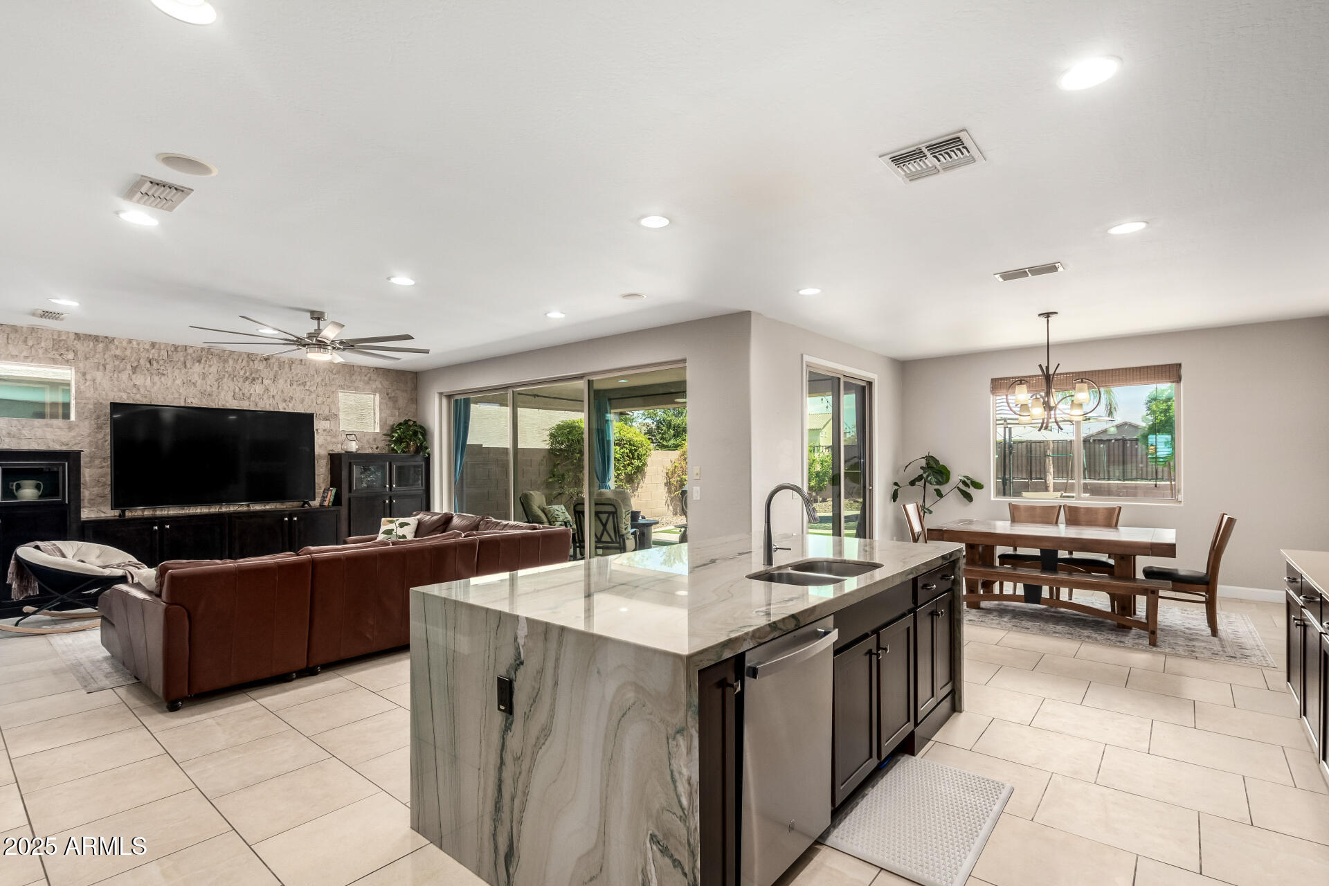 5547 South Tatum Court Gilbert, AZ 85298 - Photo 14 of 73 14 - Tatum