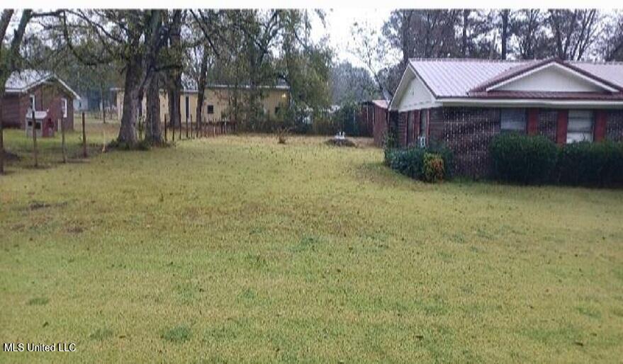 72 T J Verdell Street Macon, MS 39341 - Photo 2 of 13 Sideview