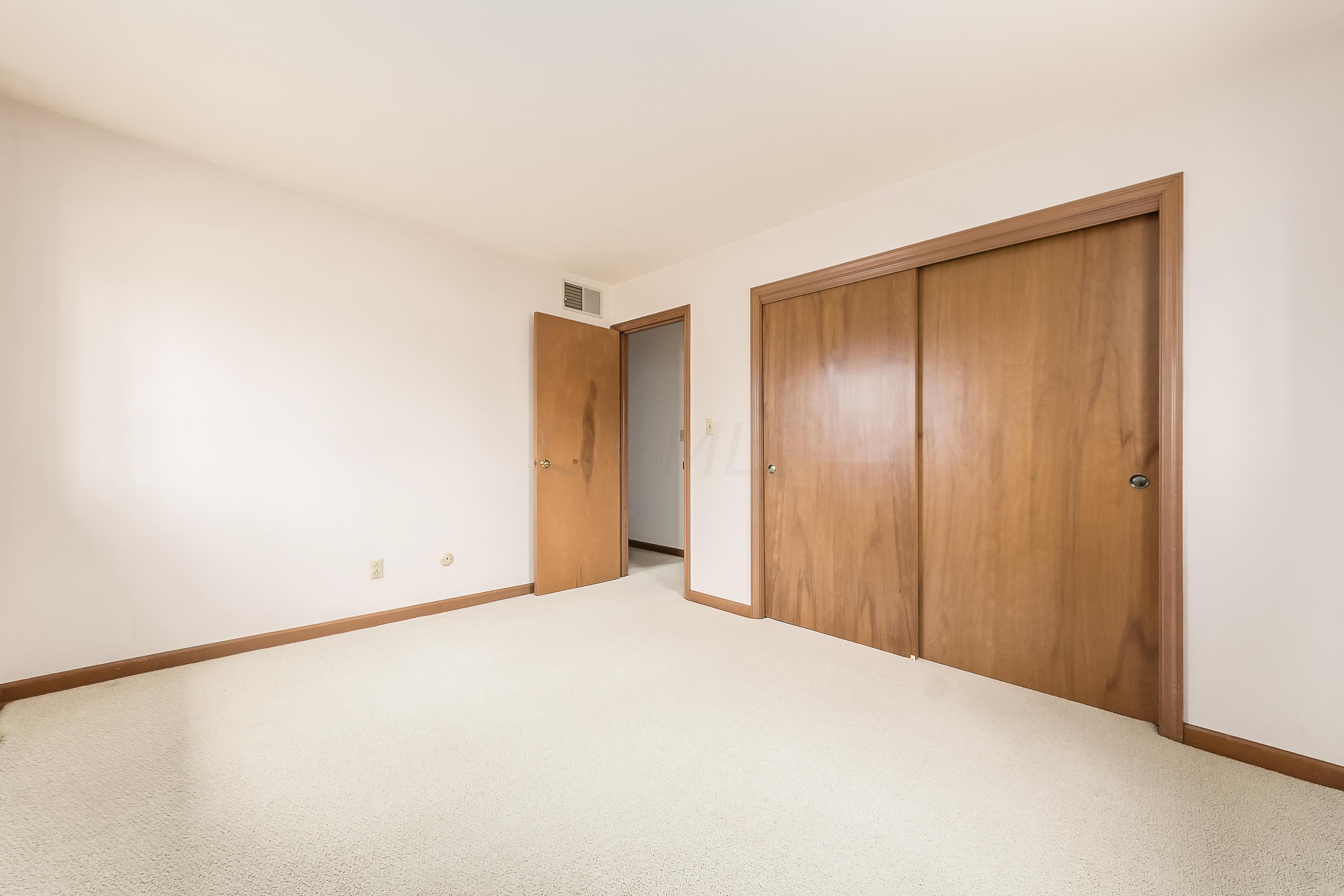 1241 Castleton Road North Columbus, OH 43220 - Photo 26 of 41 Gallery Image 26