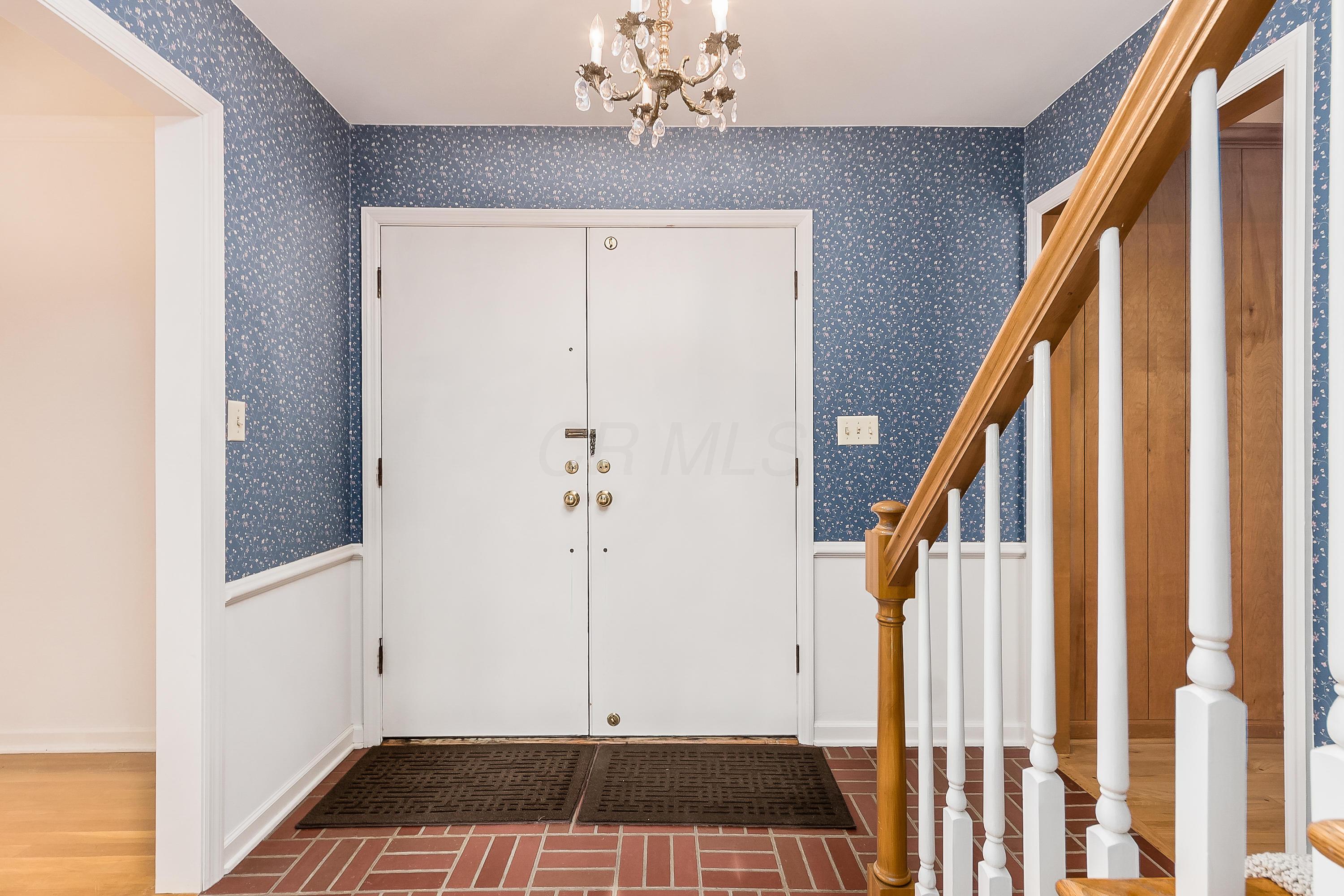 1241 Castleton Road North Columbus, OH 43220 - Photo 4 of 41 Gallery Image 4