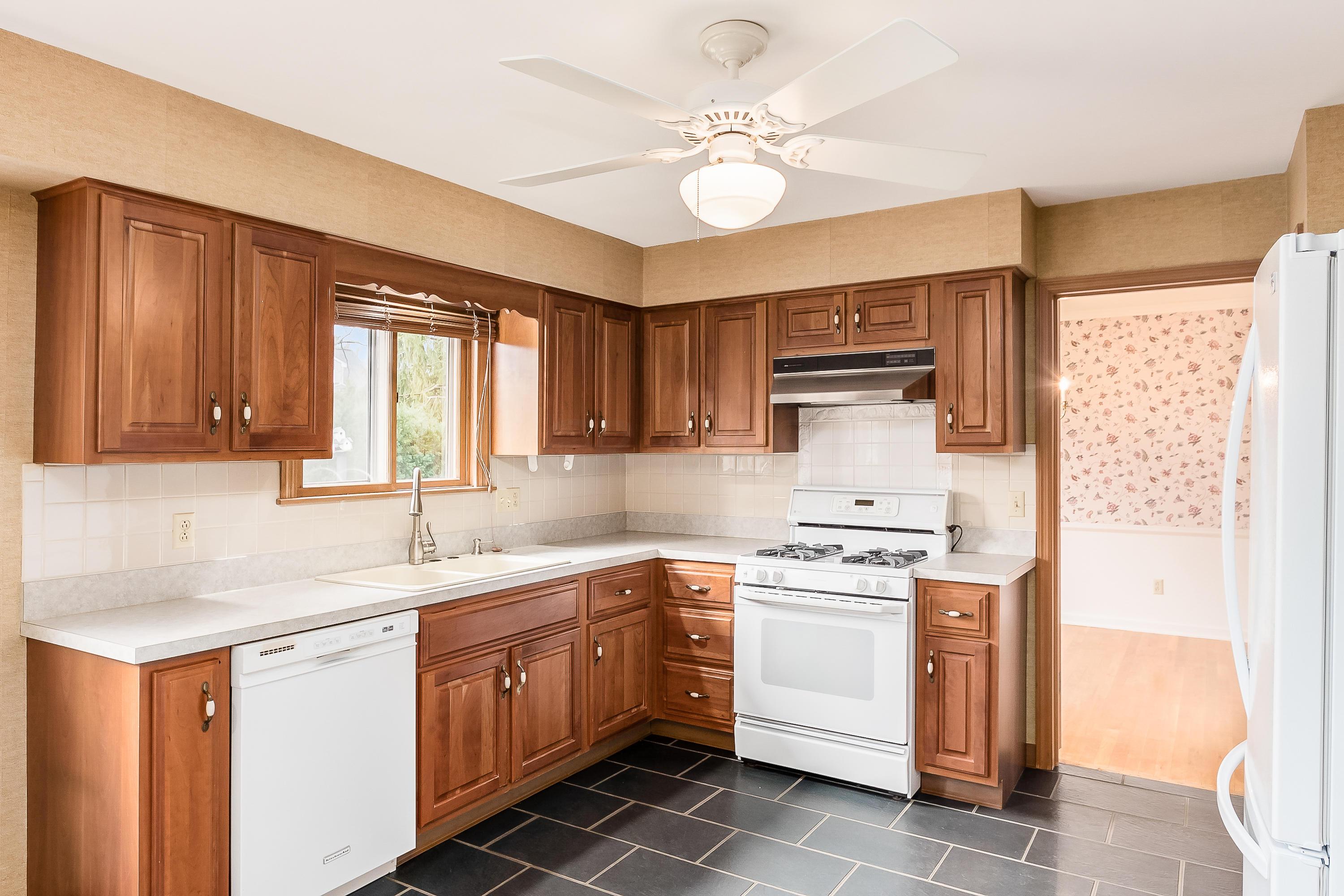 1241 Castleton Road North Columbus, OH 43220 - Photo 5 of 41 Gallery Image 5