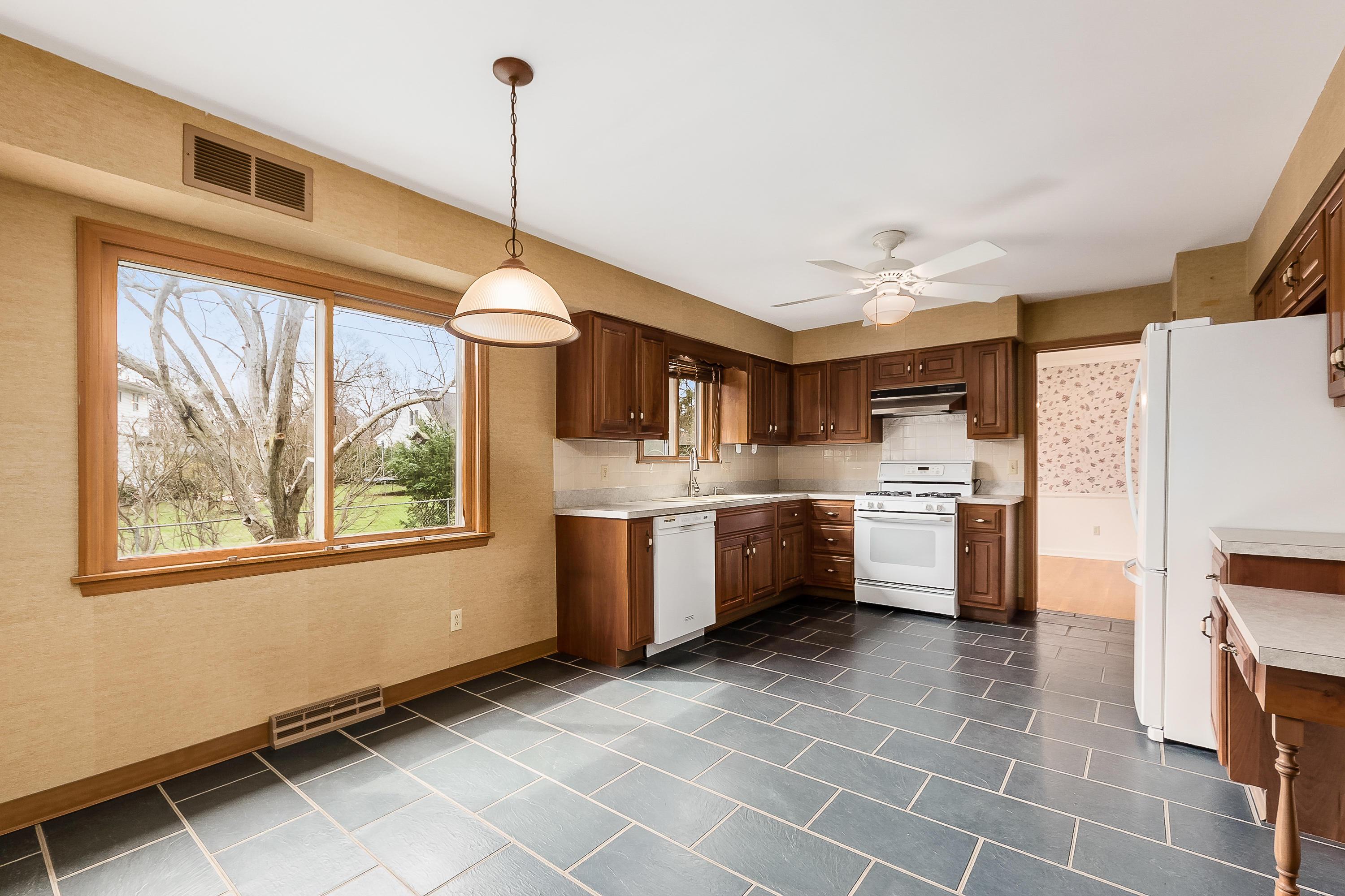 1241 Castleton Road North Columbus, OH 43220 - Photo 8 of 41 Gallery Image 8