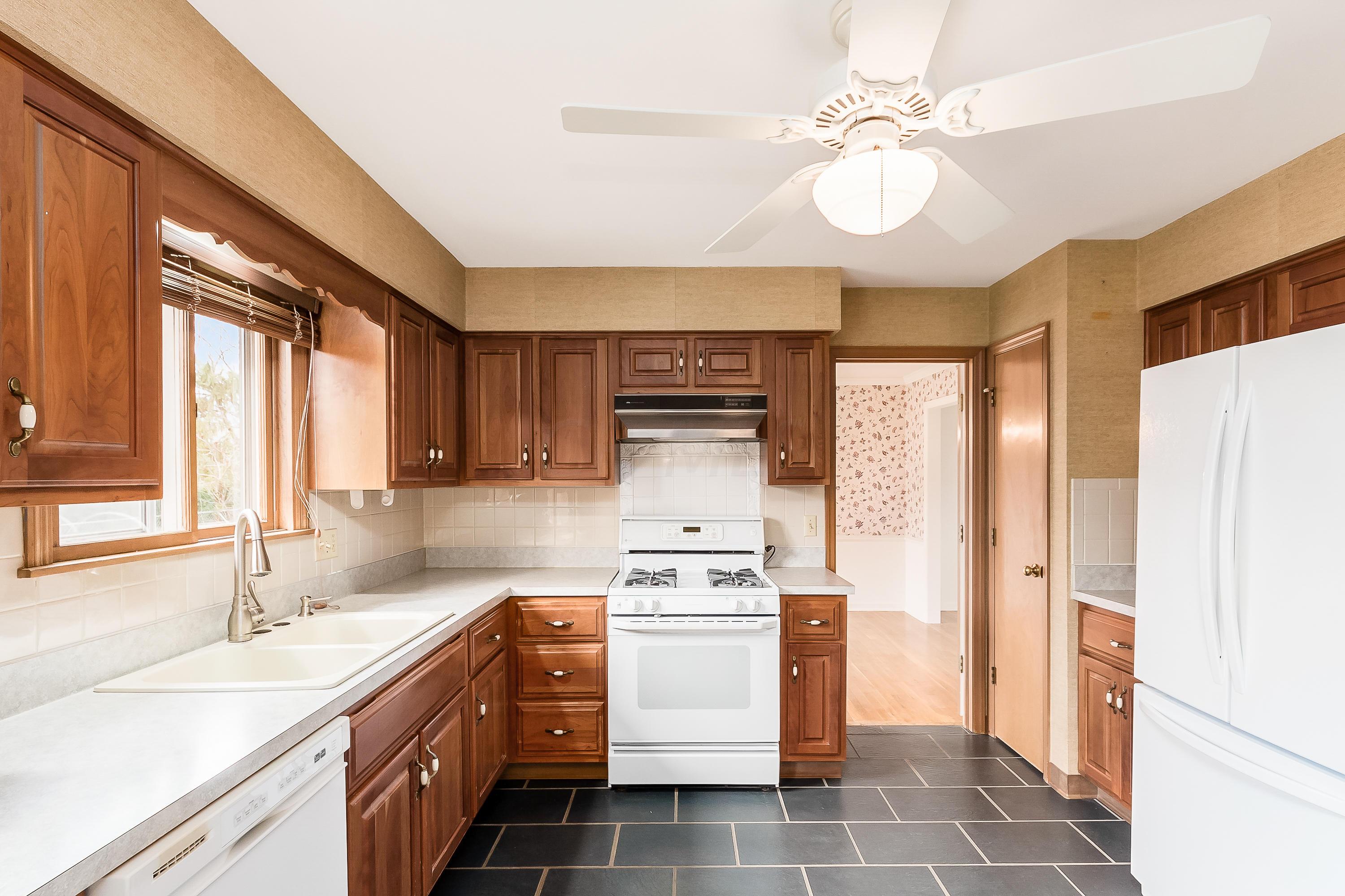 1241 Castleton Road North Columbus, OH 43220 - Photo 9 of 41 Gallery Image 9