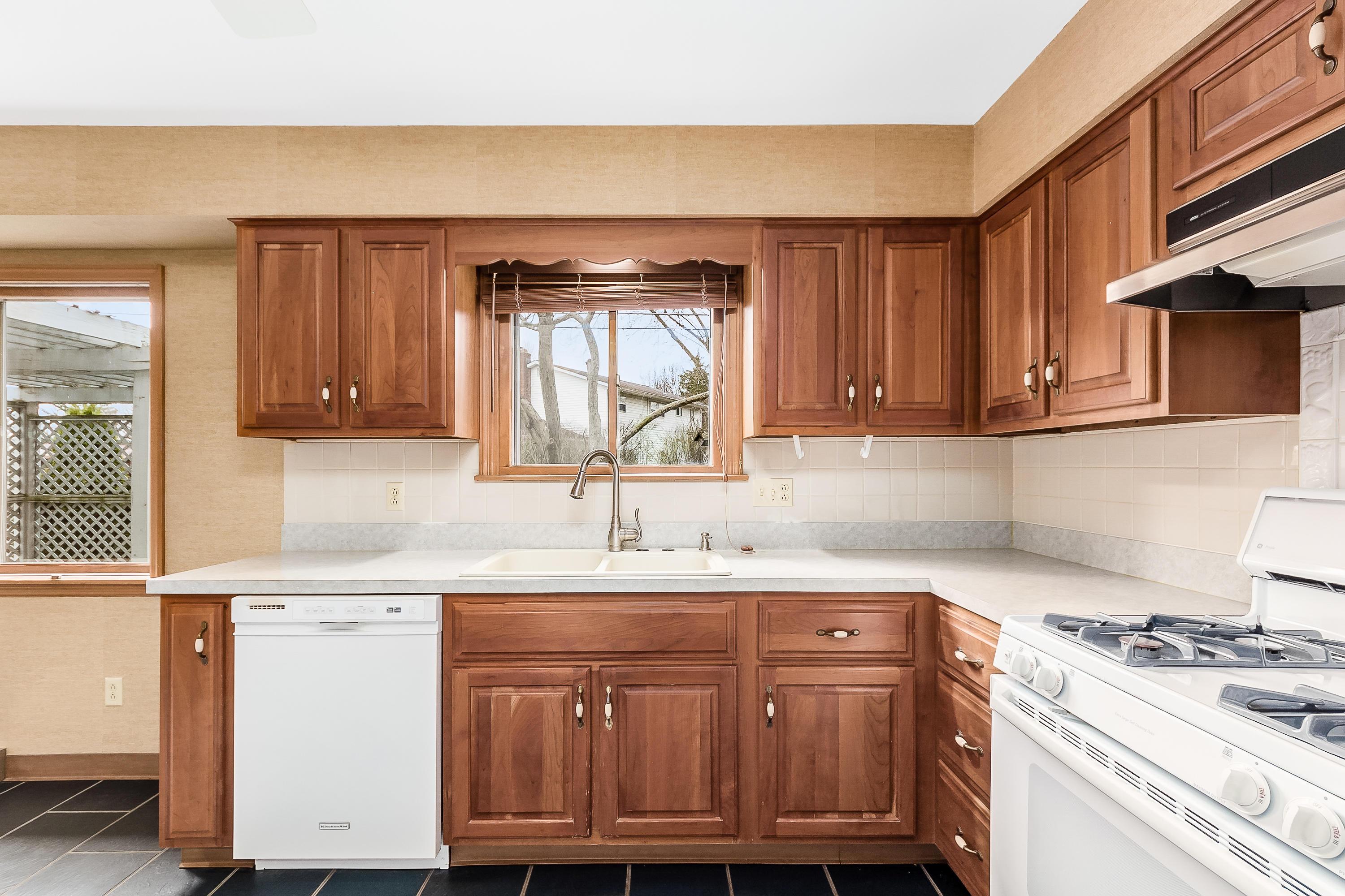 1241 Castleton Road North Columbus, OH 43220 - Photo 10 of 41 Gallery Image 10