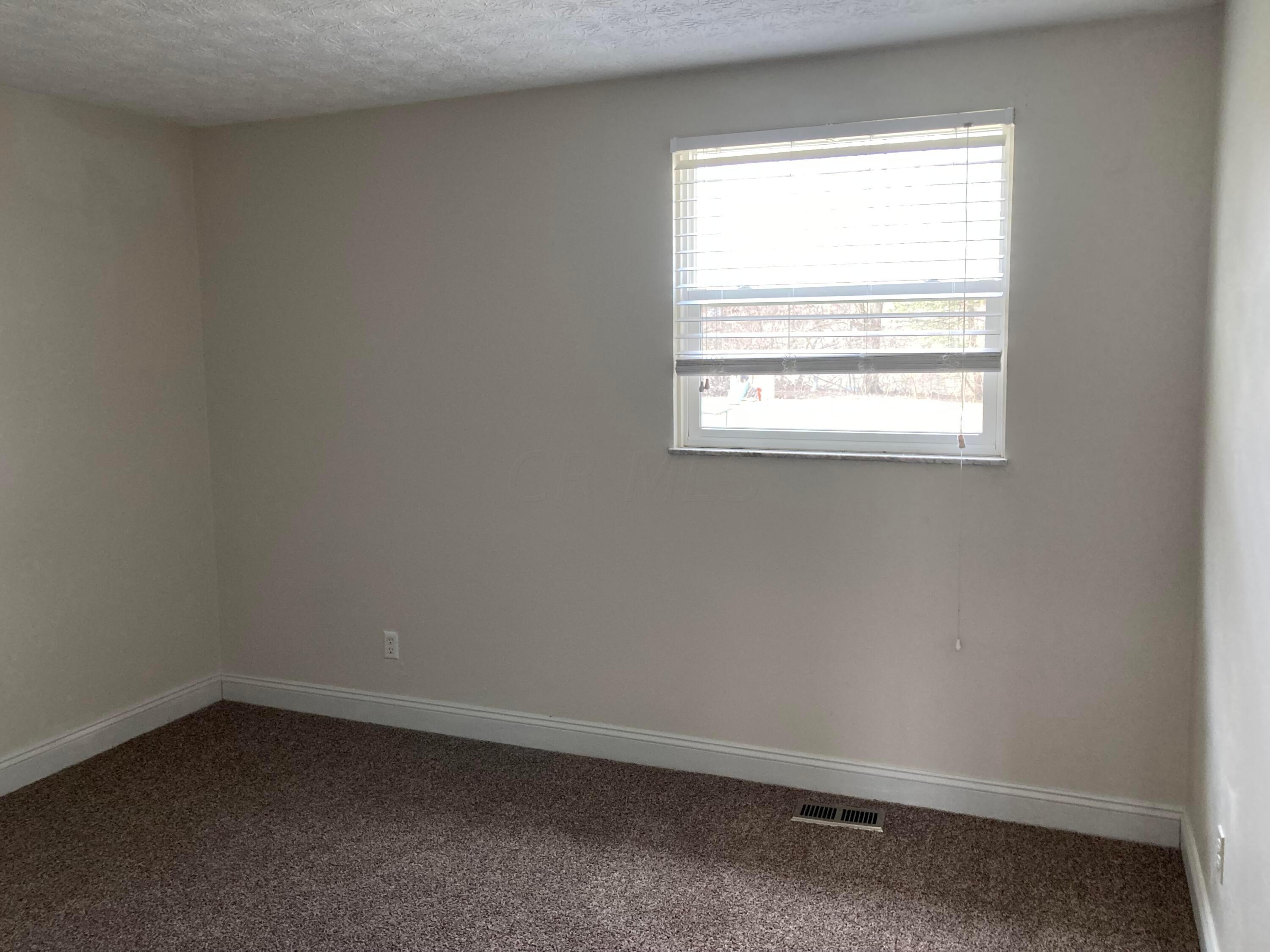 834 Linworth Road East, Unit 834 Columbus, OH 43235 - Photo 21 of 34 IMG_9760