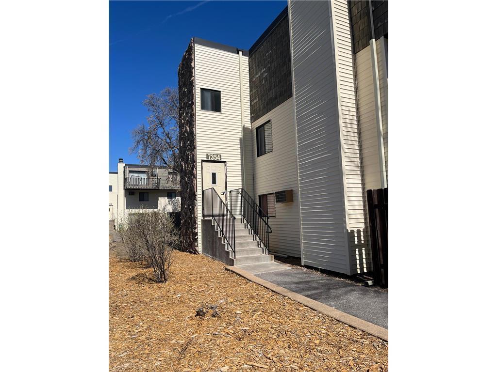 7354 72nd Lane North, Unit 324 Brooklyn Park, MN 55428 - Photo 1 of 20