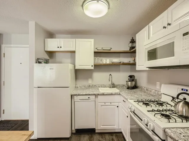 $80,000 | 7354 72nd Lane North, Unit 324, Brooklyn Park, MN 55428