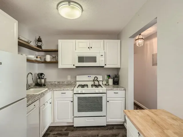 $80,000 | 7354 72nd Lane North, Unit 324, Brooklyn Park, MN 55428