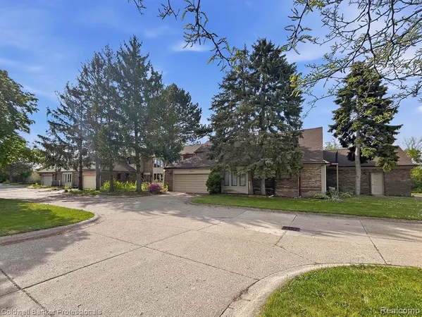 $1,495,000 | 13730 Plumbrook Road, Sterling Heights, MI 48312