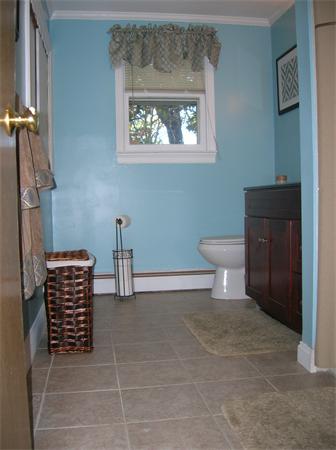 15 Sandra Road Peabody, MA 01960 - Photo 8 of 11 Gallery Image 8