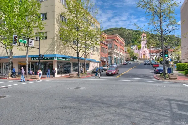 $999,500 | 251 West End Avenue, San Rafael, CA 94901
