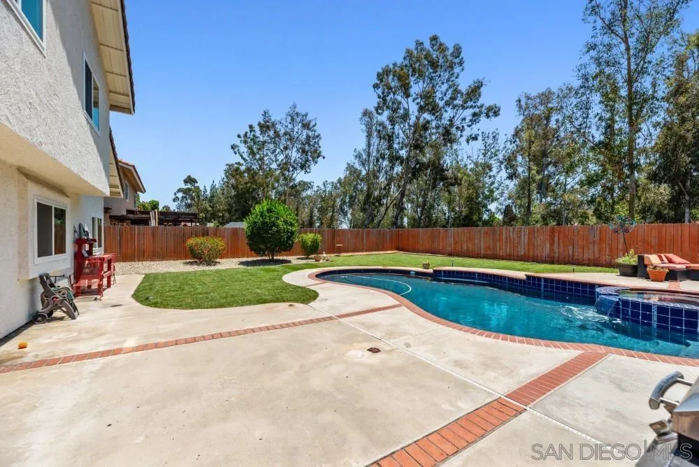 13227 Treecrest Street Poway, CA 92064 - Photo 5 of 32 a view of a backyard