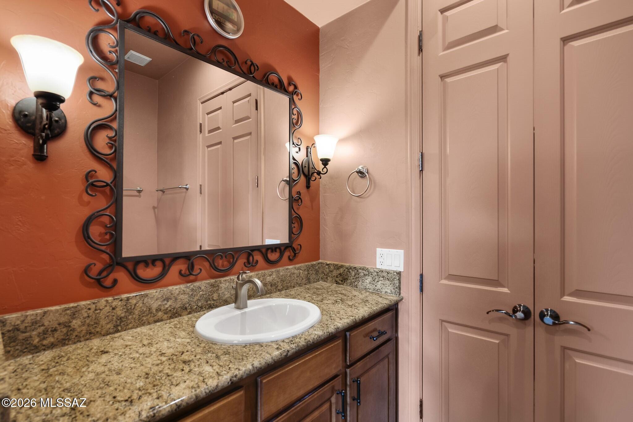 112 Post Way Tubac, AZ 85646 - Photo 17 of 45 Main Floor Bathroom