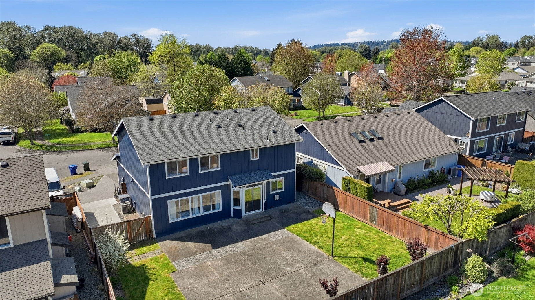 7625 148th Avenue East Sumner, WA 98390 - Photo 36 of 40 an aerial view of a house with swimming pool and a yard
