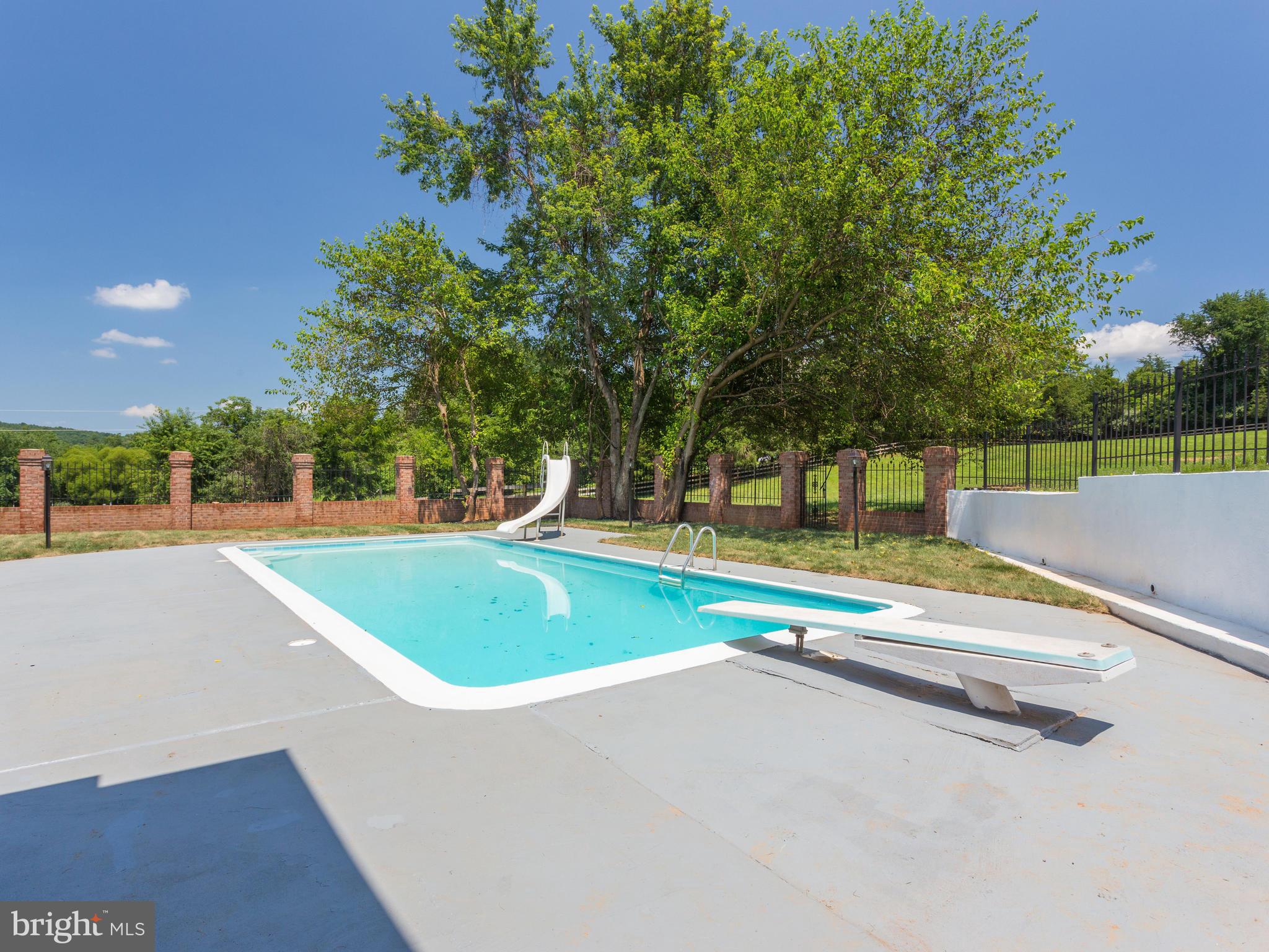 6155 Georgetown Road Broad Run, VA 20137 - Photo 14 of 30 Exterior (Rear)
