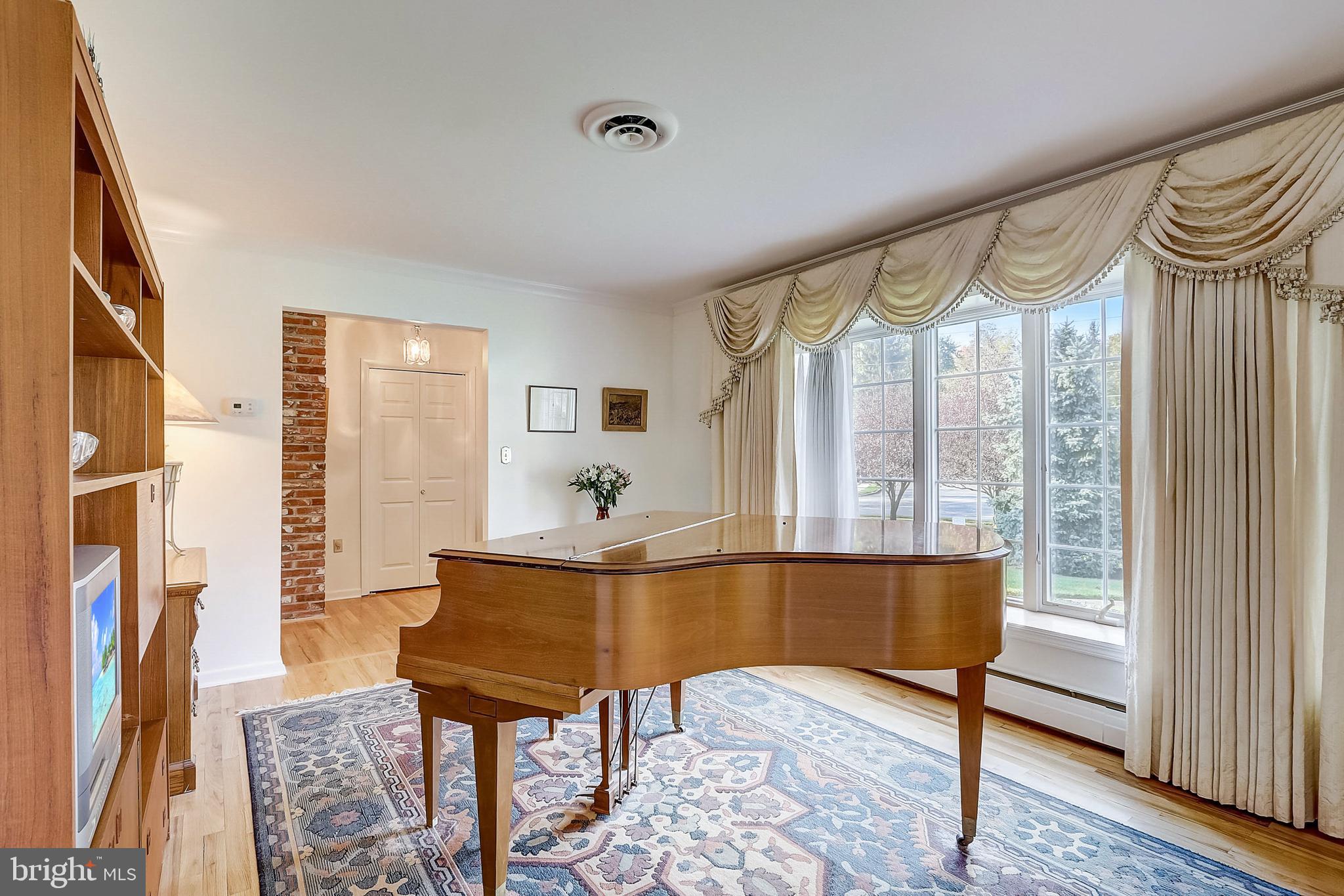 19 Metekunk Drive Ewing, NJ 08638 - Photo 6 of 39