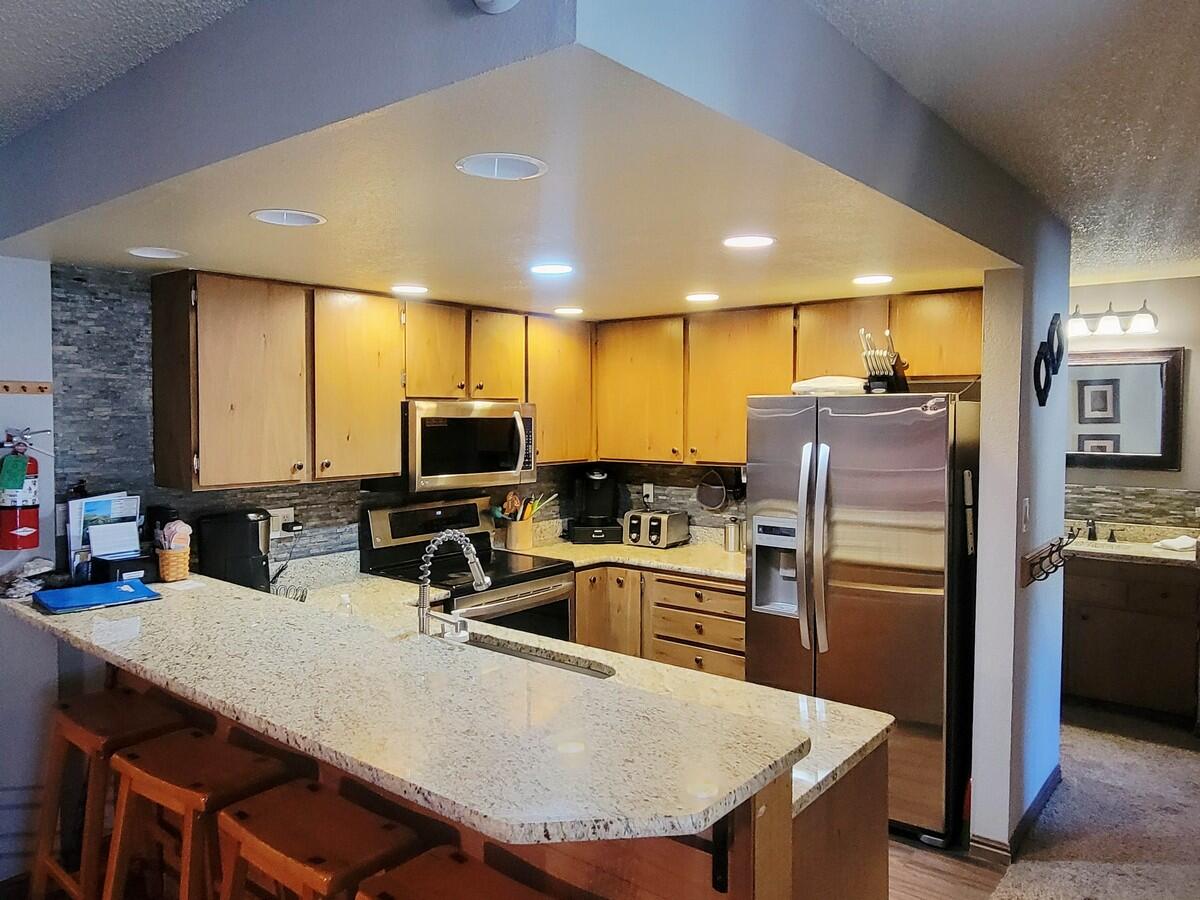407 South Vasels Road, Unit 17 Brian Head, UT 84719 - Photo 2 of 49 Kitchen